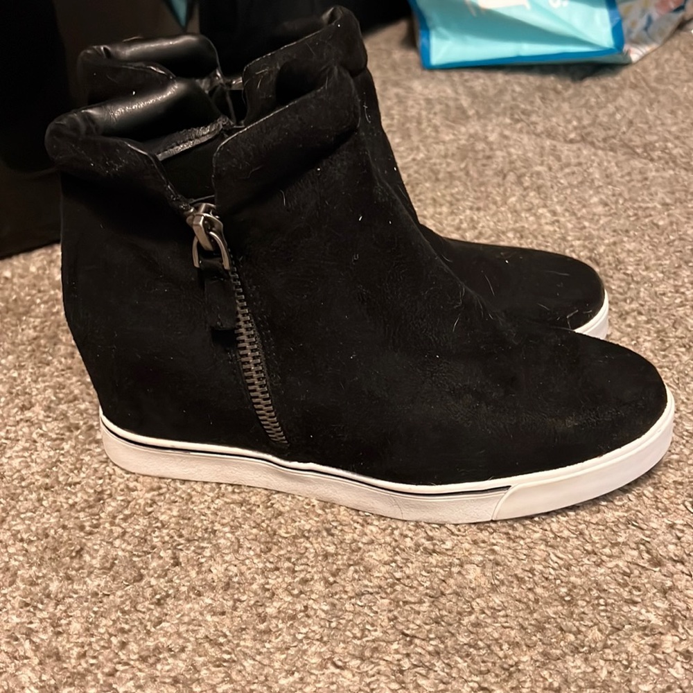 Womans Black Wedges 9